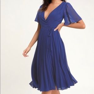 LULU’S ROYAL BLUE PLEATED MIDI WRAP DRESS